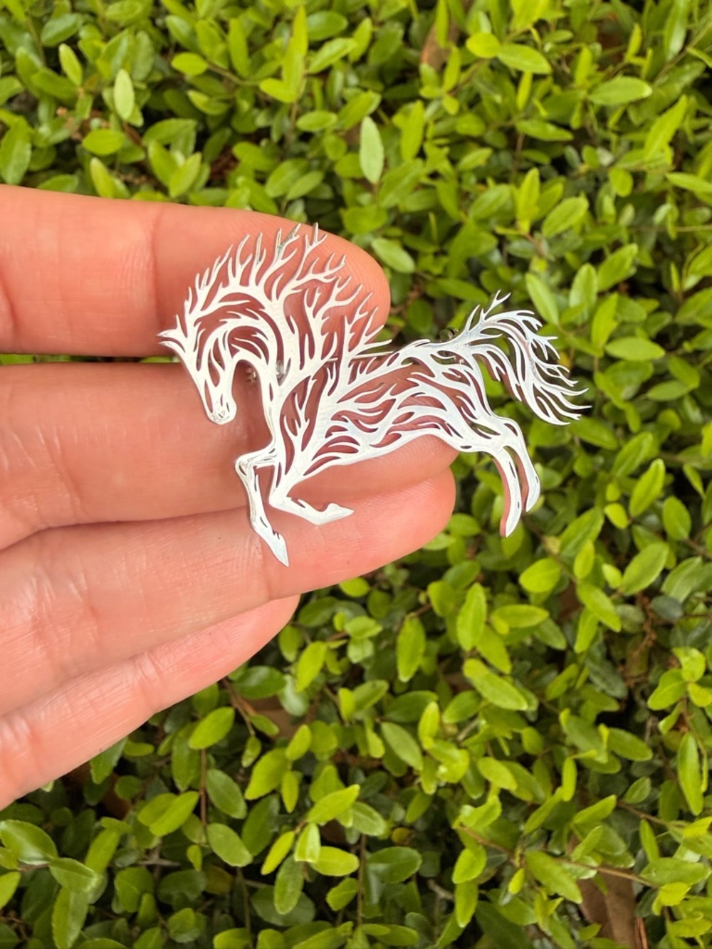 Silver Horse Cutout Brooch - Elegant Filigree Stallion - Picture 3 of 3